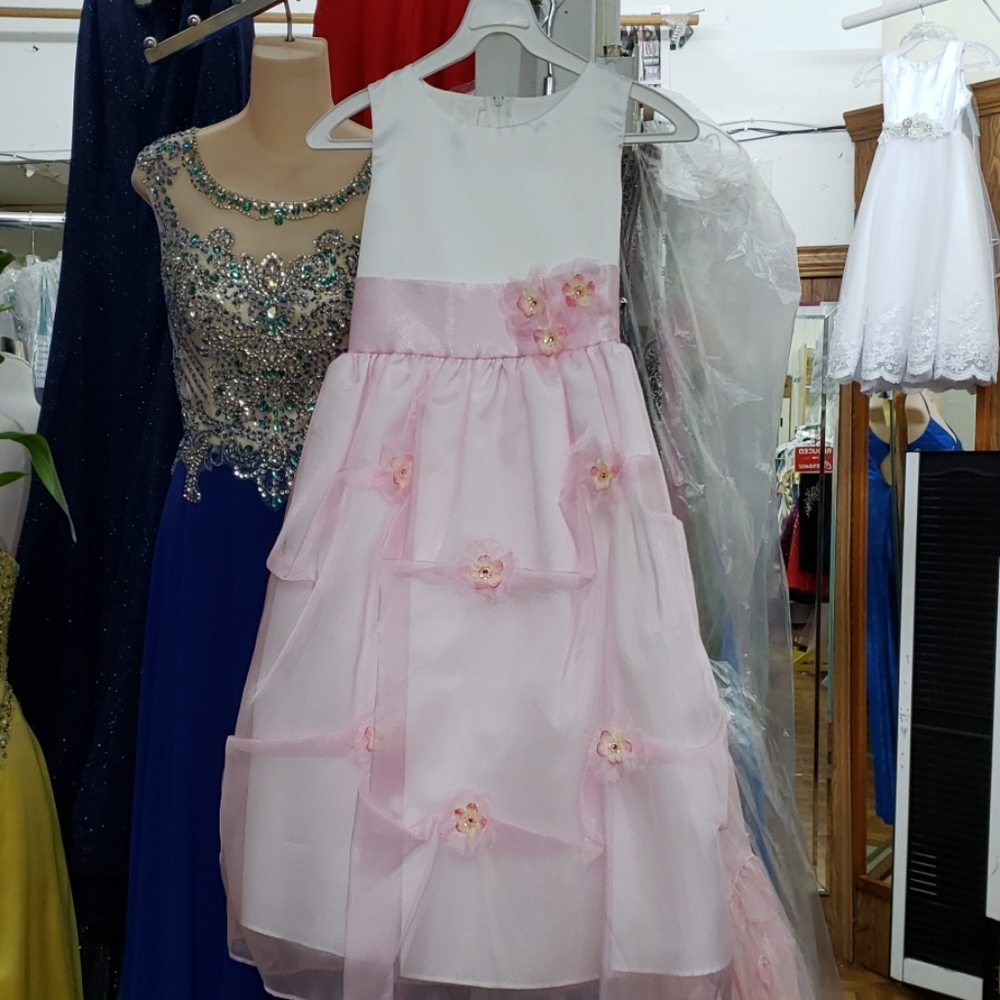White/ pink size 8 sleeveless new